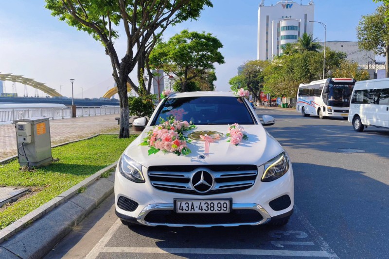 Trang trí xe hoa Mercedes